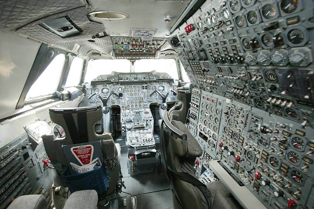 www.flight-manuals-online.com/wp-content/uploads/2017/01/Concorde-cockpit.jpg