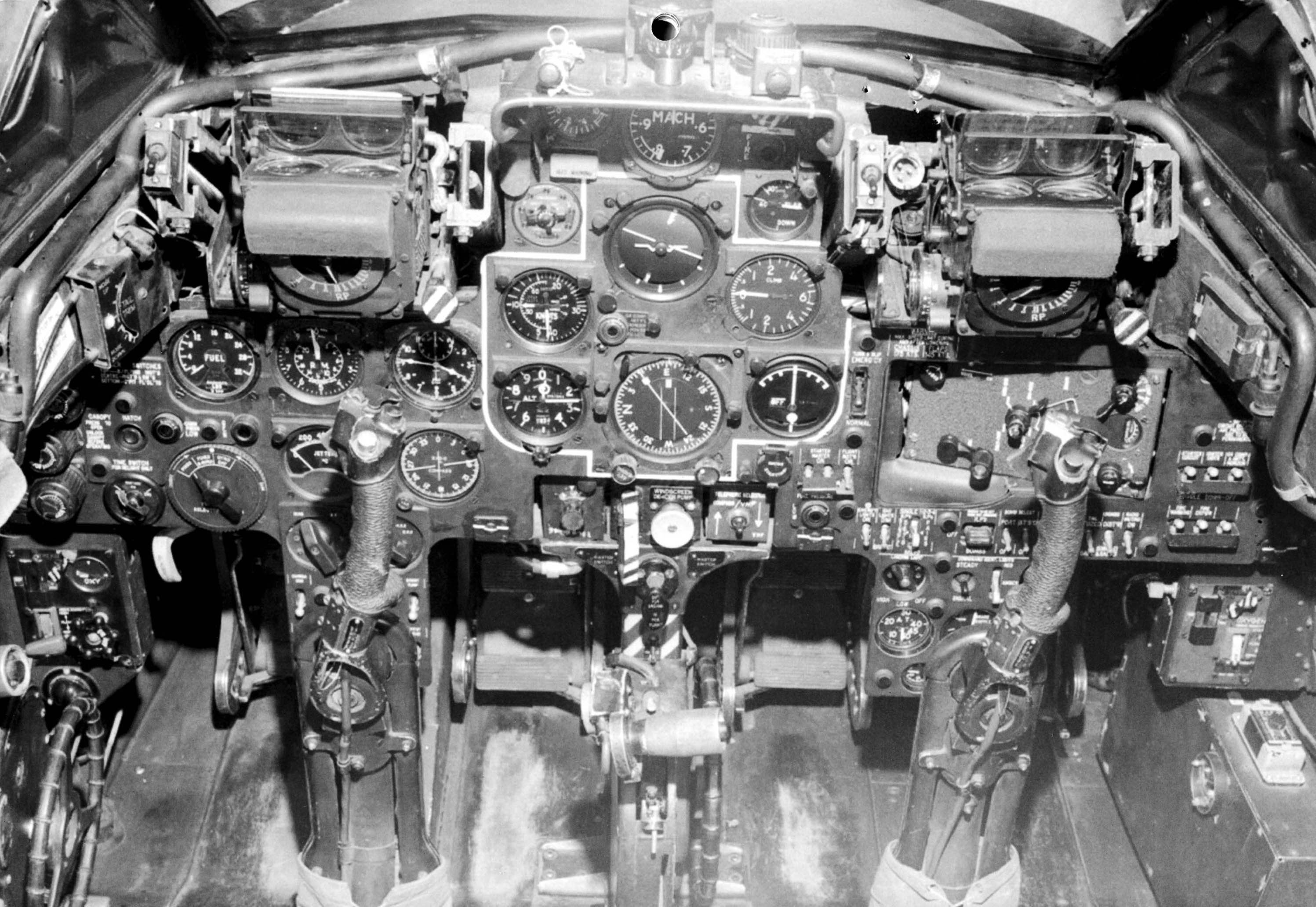 De HAVILLAND DH100 & DH115 VAMPIRE Flight Manuals