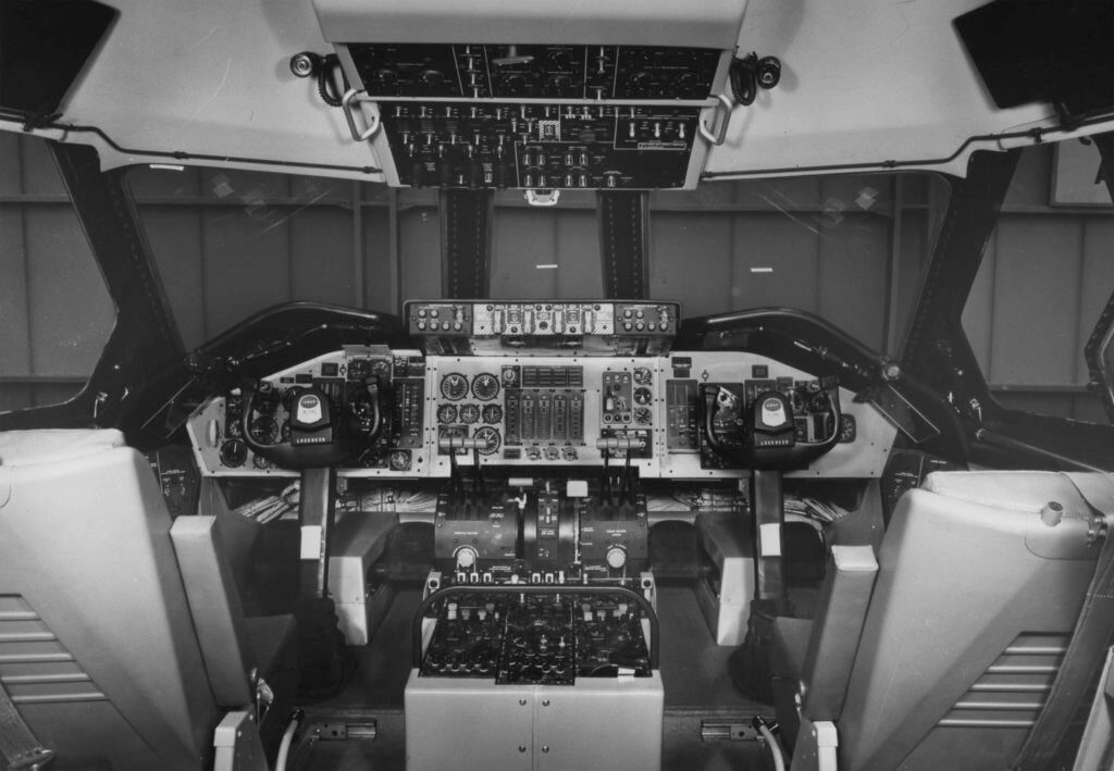LOCKHEED C-141 STARLIFTER - Flight Manuals