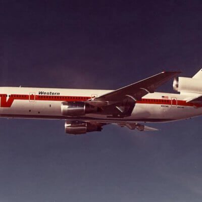 Flight Manual for the McDonnell-Douglas DC-10