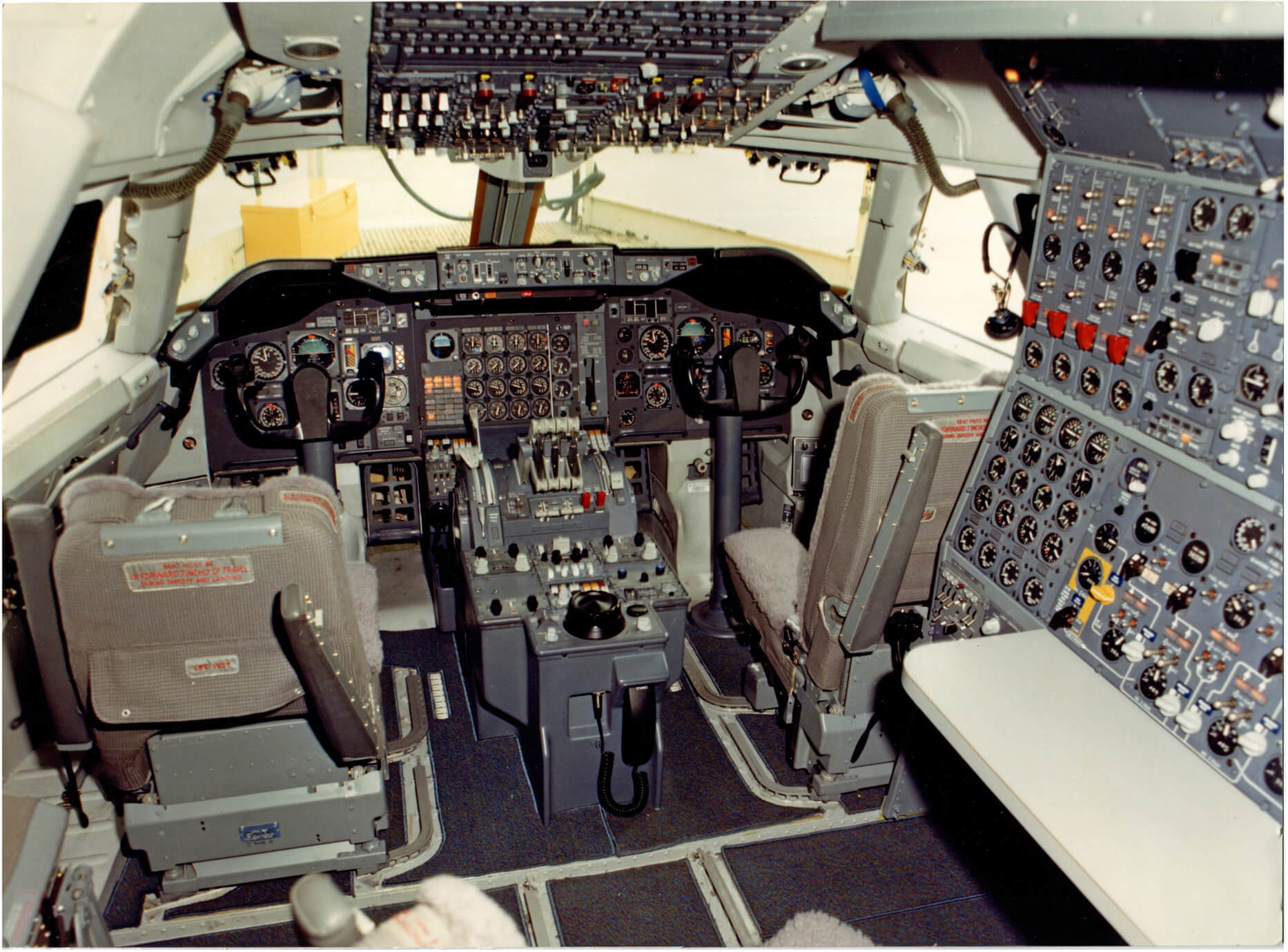File:B747-cockpit.jpg - Wikipedia